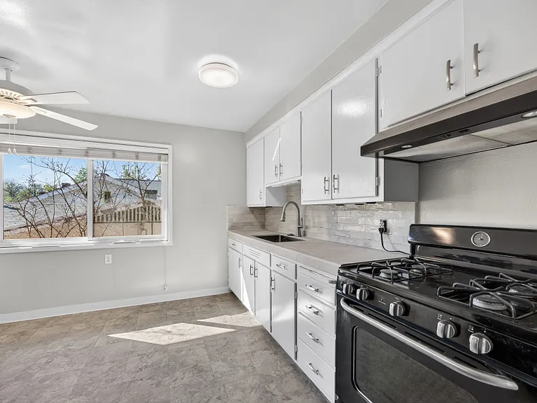 1624 T St #5 — Photo 6