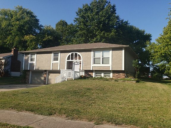 2nd image of 3013 S Sweet Briar Dr