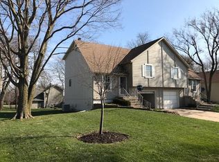 8211 Switzer Rd, Overland Park, KS 66204