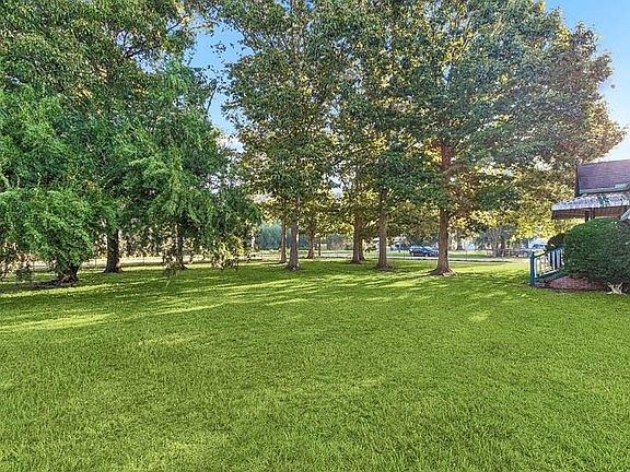 4th image of 804 W 10th St