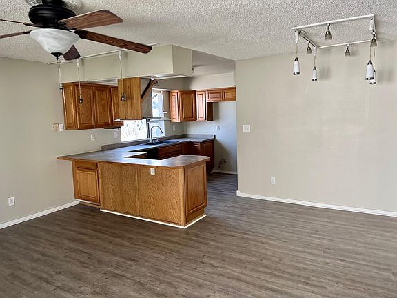 4th image of 9008 W Clarendon Ave