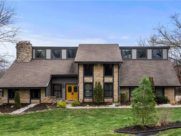 15609 Overbrook Ln, Overland Park, KS 66224