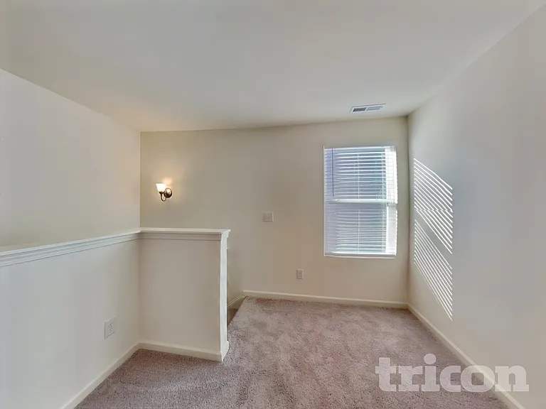 130 Lynnridge Dr — Photo 17