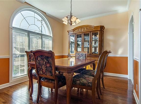 5th image of 1572 Barrywood Cir W