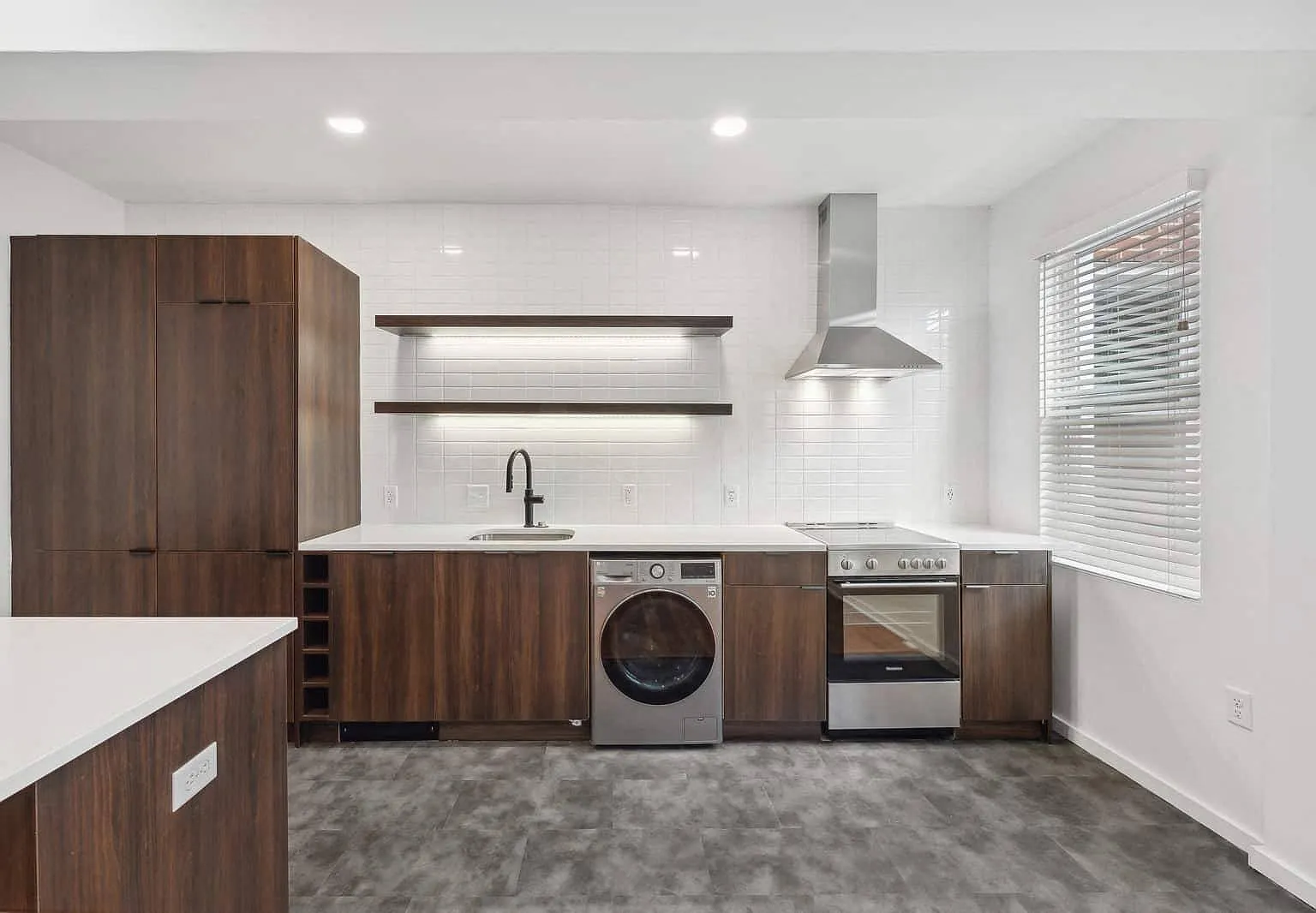 Serenade Apartments — Photo 3