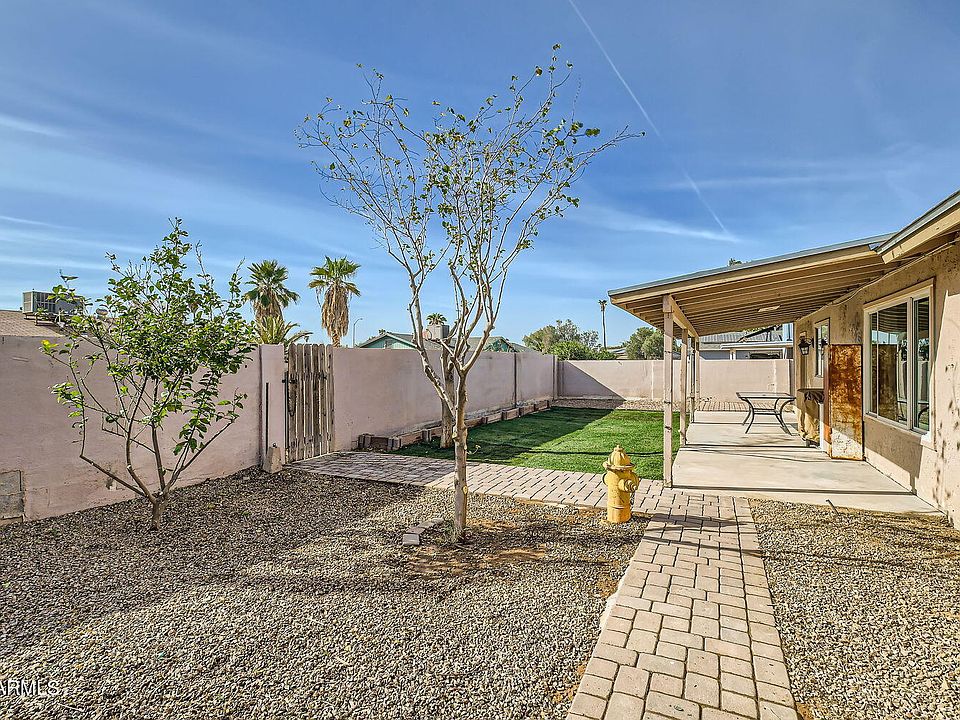 2nd image of 1243 E Avenida Grande --