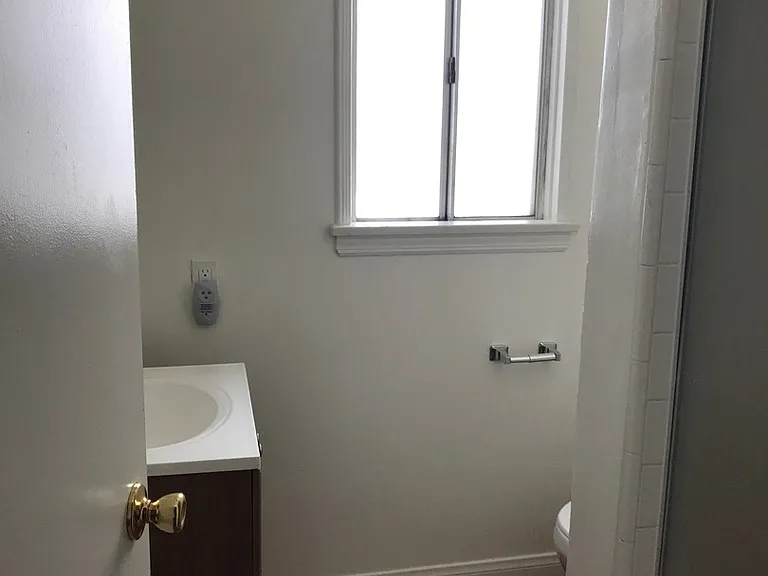 870-872 S Gramercy Pl — Photo 7