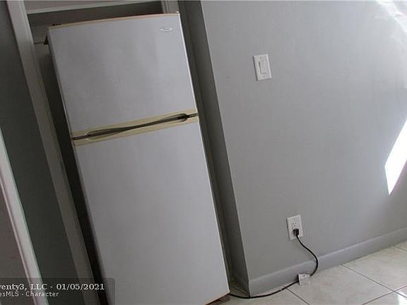 5th image of 3212 NE 7th Pl APT 3