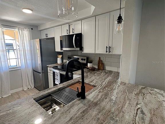 3rd image of 4117 Hampton Dr