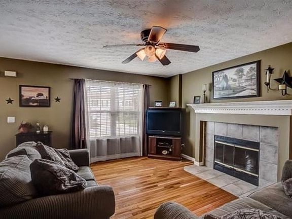3rd image of 748 Lakefield Dr
