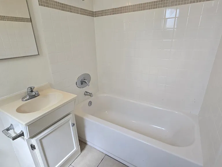 12126-12128 E Ferris Rd — Photo 11