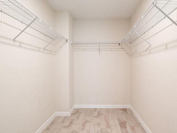 4th image of 829 E Wildmere Ave #845-102