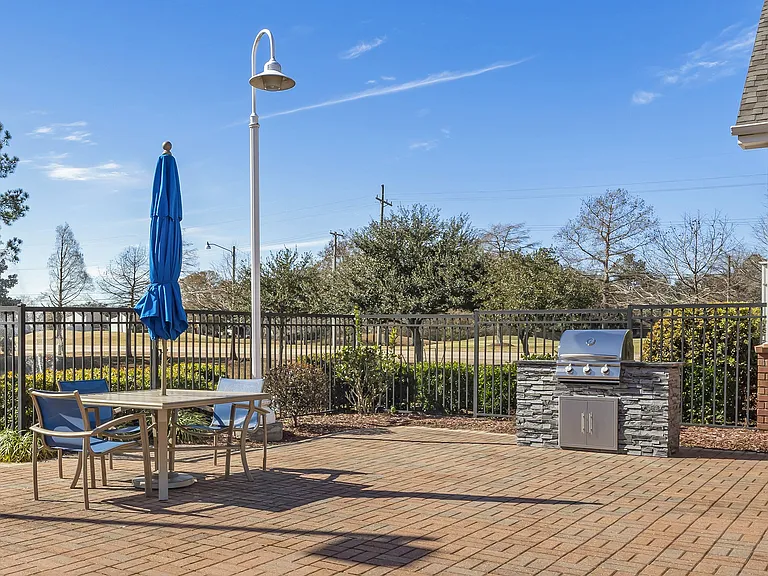 Greenbrier Estates Apartments — Photo 17