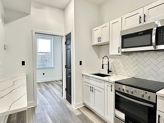 2nd image of 3222 Germantown Ave #D