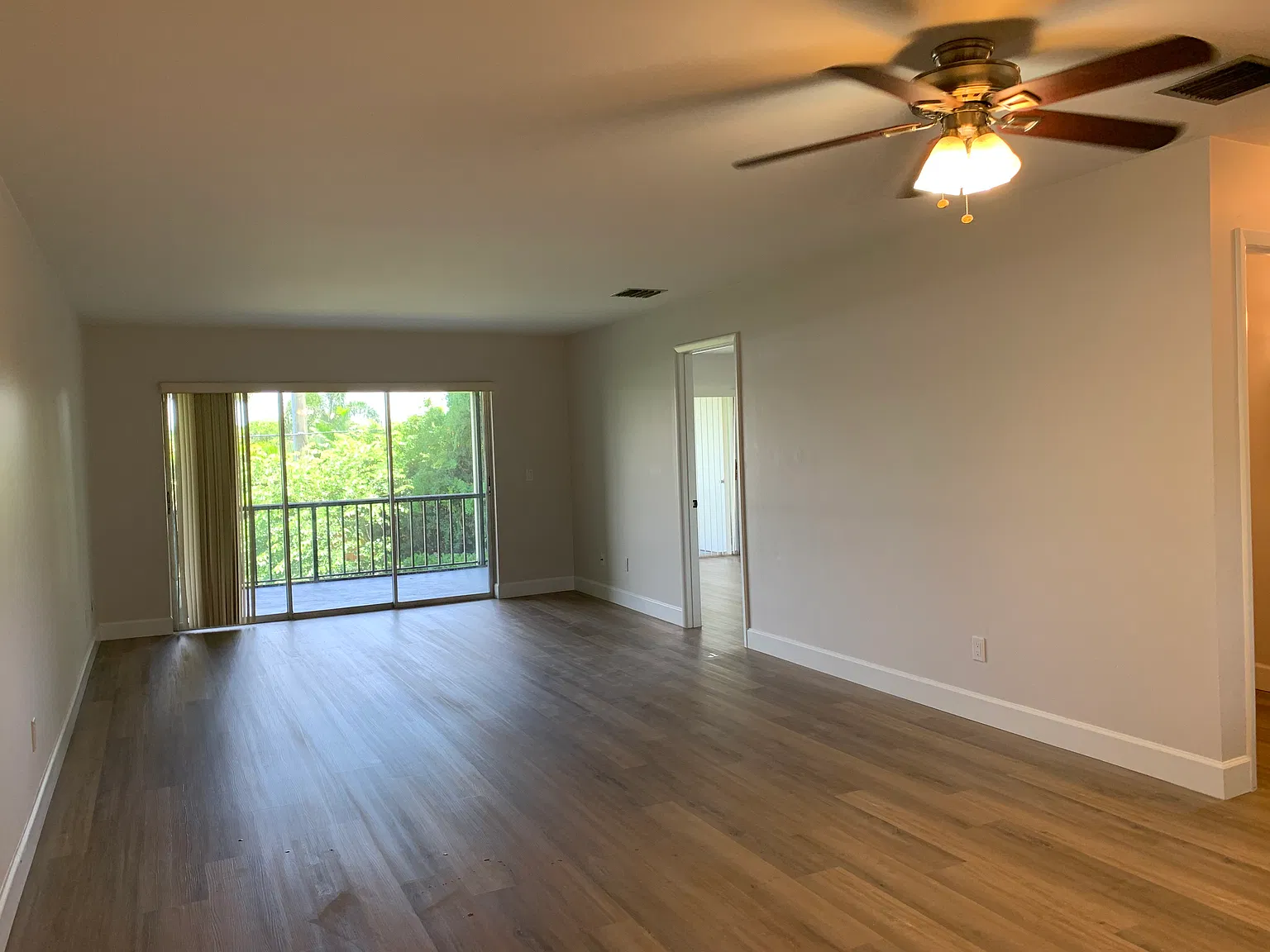 2 bed, 1000 sqft, $1,750 — Photo 2