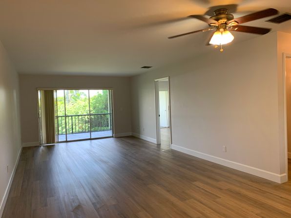 993 NW Spruce Ridge Dr APT 7
