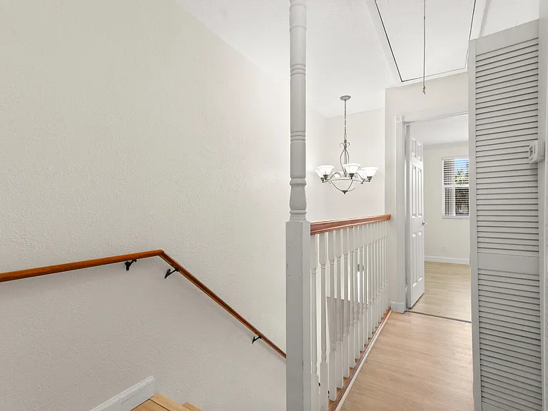 2521 NE 15th St — Photo 11