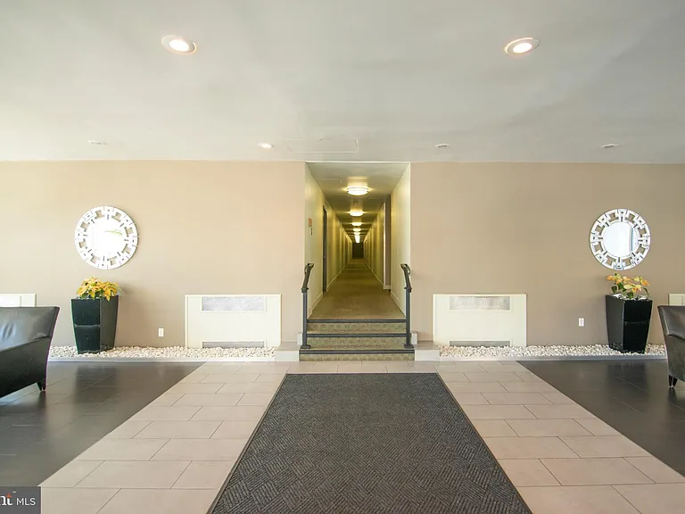 1210 N Taft St #201 — Photo 2