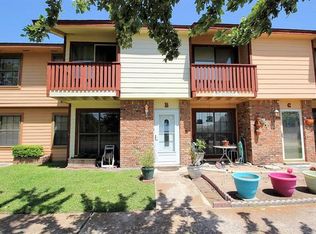 910B S Guadalupe St, Lockhart, TX 78644