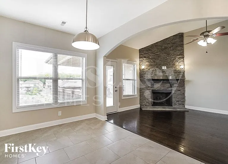 1315 Golden Eagle Way — Photo 4