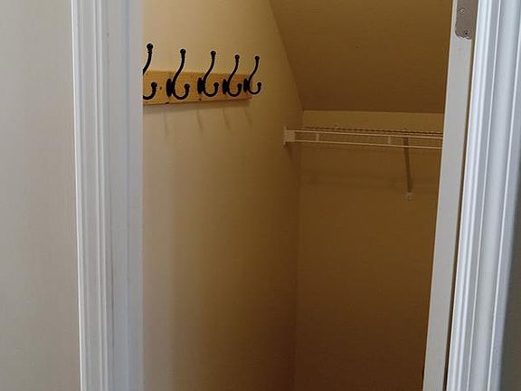 4th image of 2630 Honeysuckle Dr