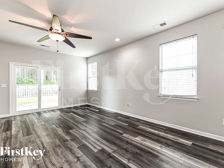 372 Sanctuary Park Dr — Photo 3