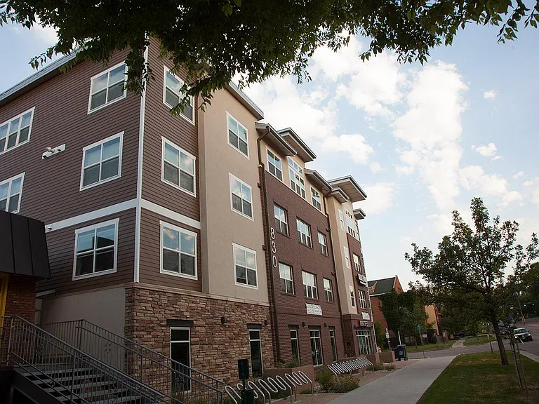 College 830 — Photo 15