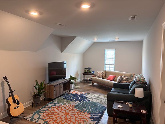 4th image of 703 Berry Basket Dr