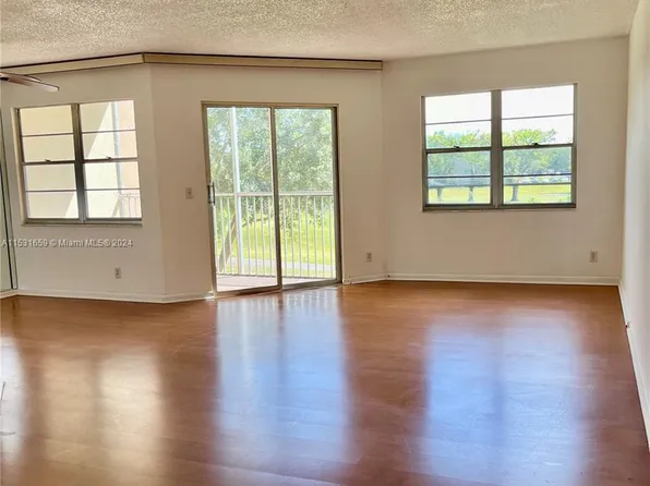 900 SW 128th Ave APT 302D, Pembroke Pines, FL 33027