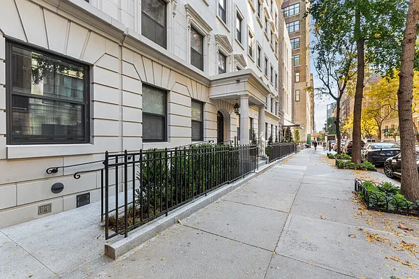 Sold by Compass | media 2