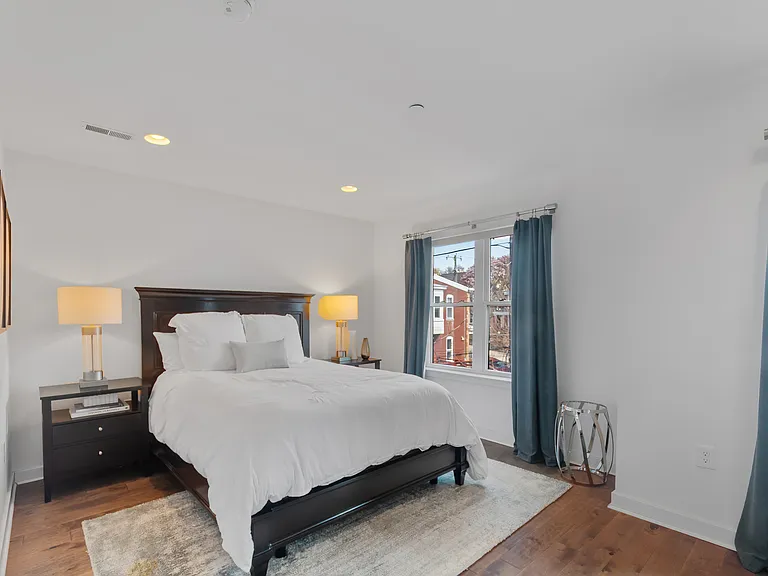 136 Burnside St — Photo 14