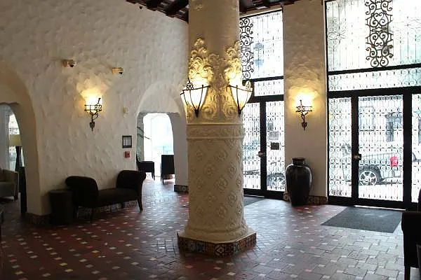 Gaylord Suites — Photo 3