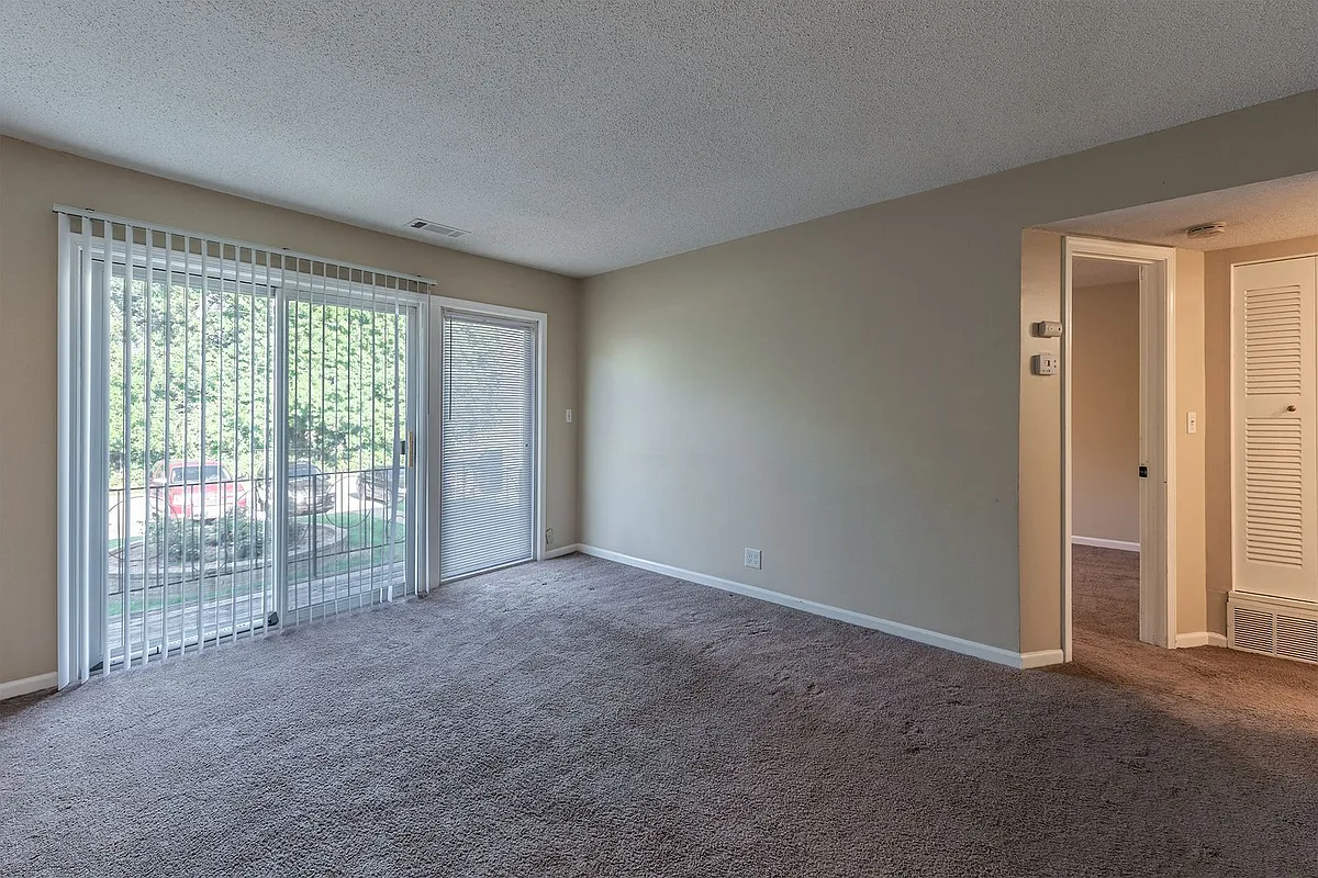 Photo 2 of 17 - 2807 Pembroke Ln #A12 - Saint Joseph, MO Building Photo - 2807 Pembroke Ln #A12