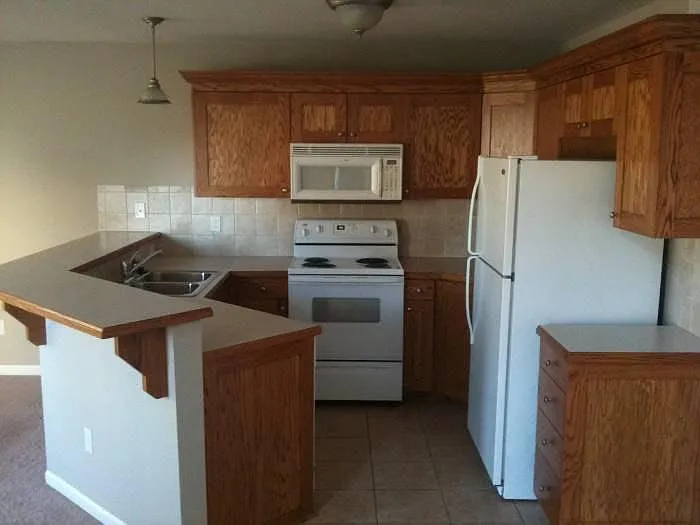 3 bed, 2.5 bath, 1600 sqft, $1,700 — Photo 3