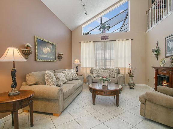 5th image of 806 Bloomingdale Dr