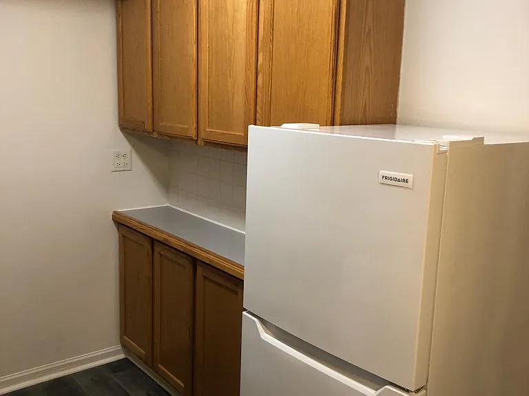 Des Plaines Apartments — Photo 8