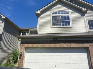 1034 Woodview Ct, Aurora, IL 60502