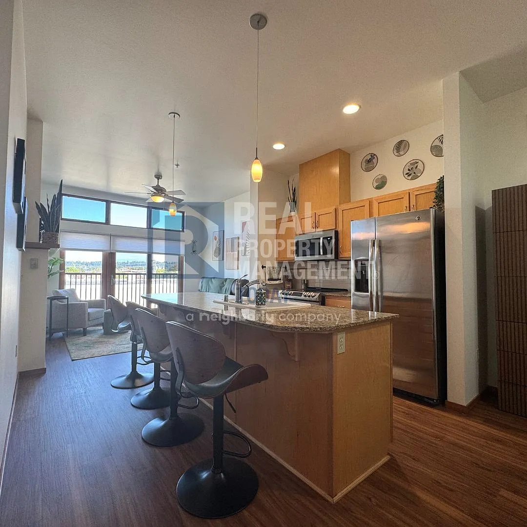 Fully Furnished 1-Bedroom Downtown Puyallup Condo | Parking & Select Utilities Included — Photo 2
