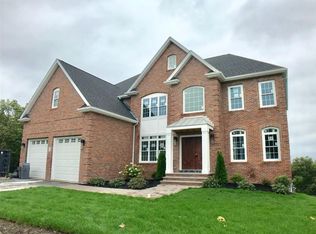 2 Hitching Hill Rd, Saugus, MA 01906