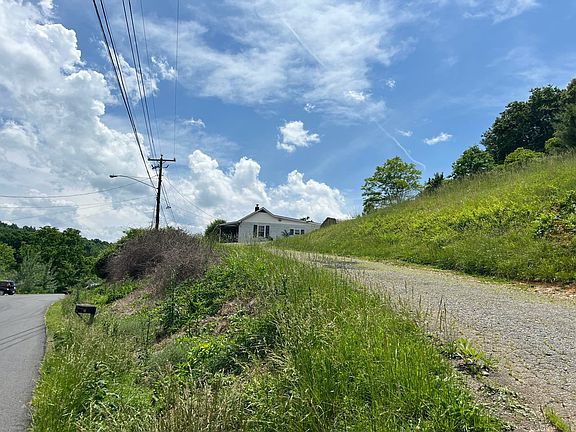 2nd image of 263 Chestnut Dr