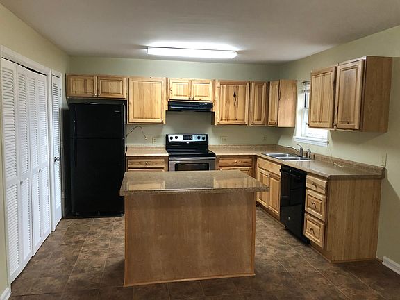 3rd image of 1704 Elbert Dr