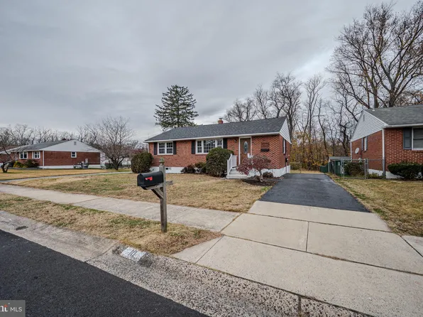 10 Sheffield Manor Dr, Newark, DE 19711