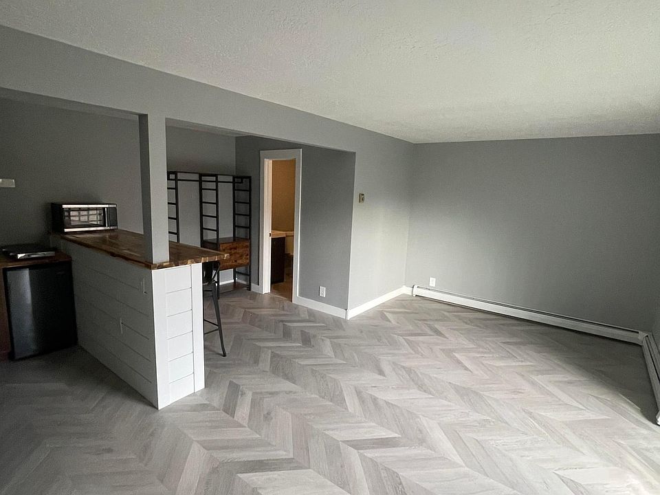 1st image of 146 Woodford St #1