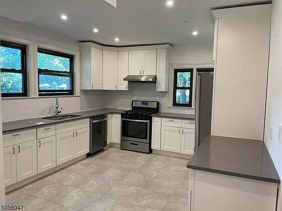 4th image of 3 Wildwood Ave