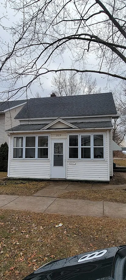 4 bed, 1137 sqft, $1,640 — Photo 1