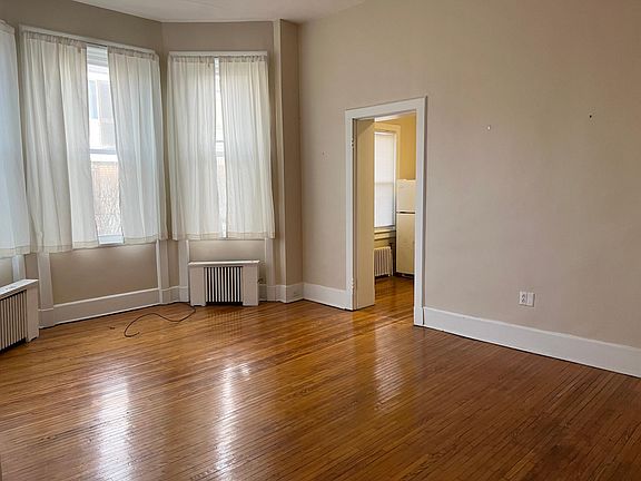 3rd image of 220 Summer St APT 3