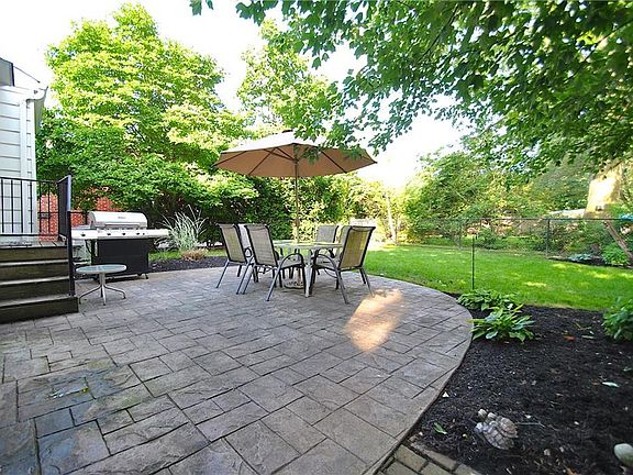 4th image of 29120 Cresthaven Dr