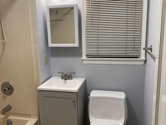 3rd image of 112 Washington Dr #2