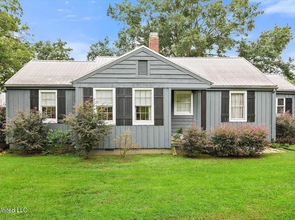 2308 Memorial Cir, Flora, MS 39071