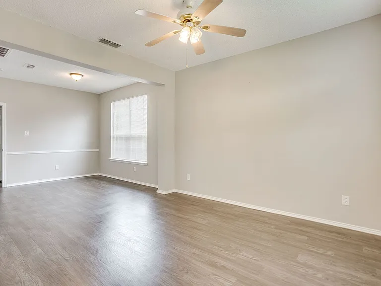 2701 Clovermeadow Dr — Photo 7